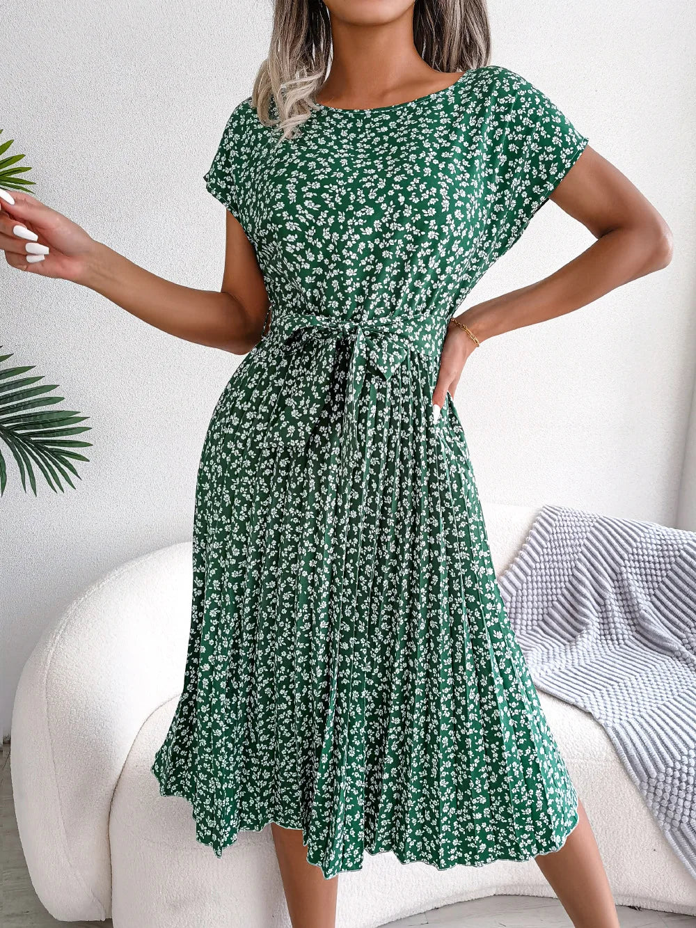 Amandine | Robe Midi Fleurie Plissée à Taille Nouée