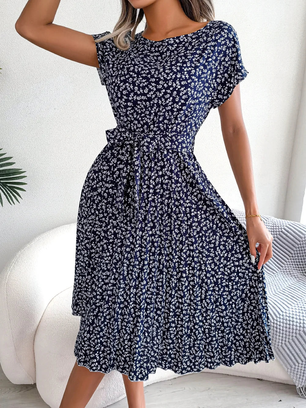 Amandine | Robe Midi Fleurie Plissée à Taille Nouée
